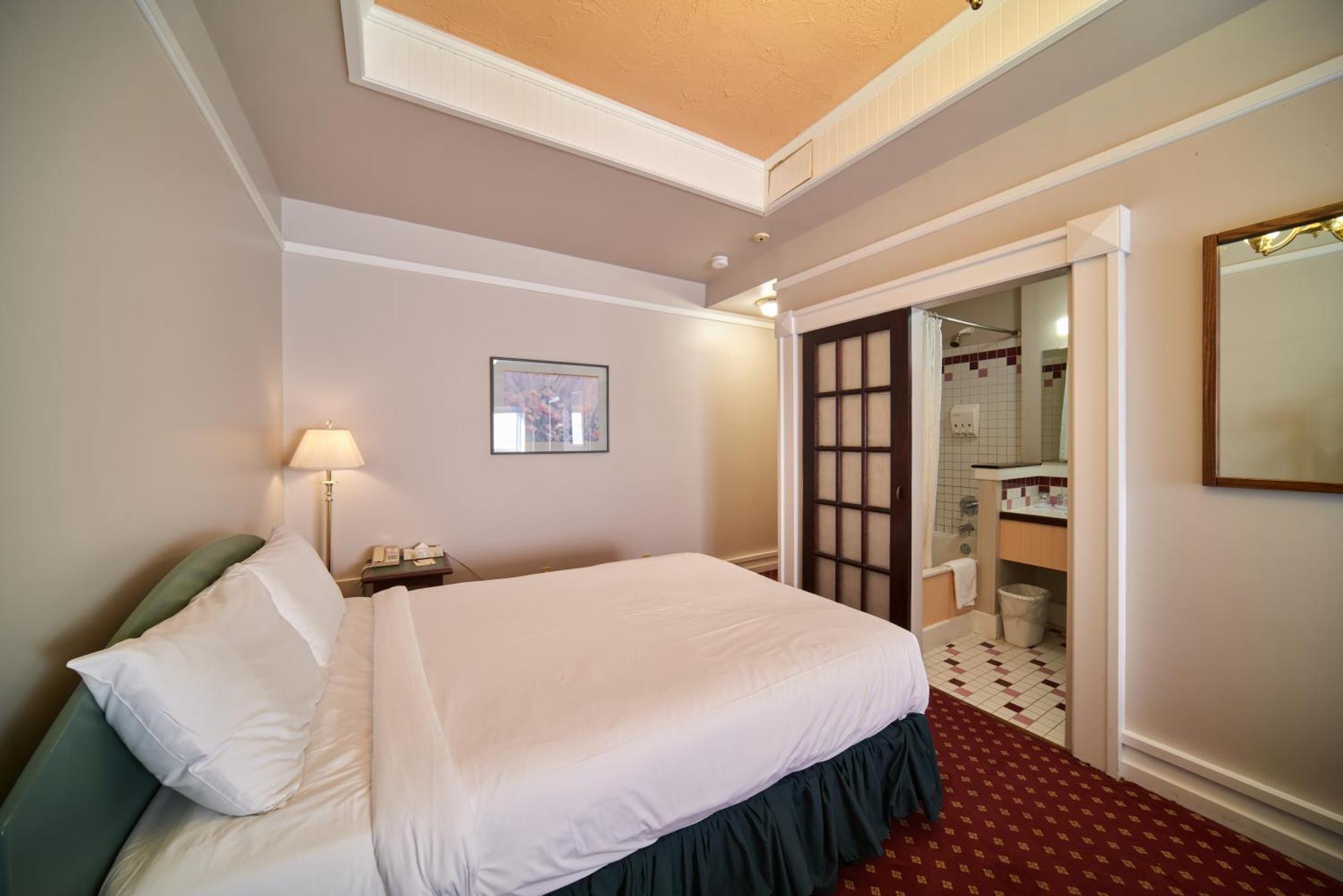 The Bedford Regency Hotel Victoria Ngoại thất bức ảnh