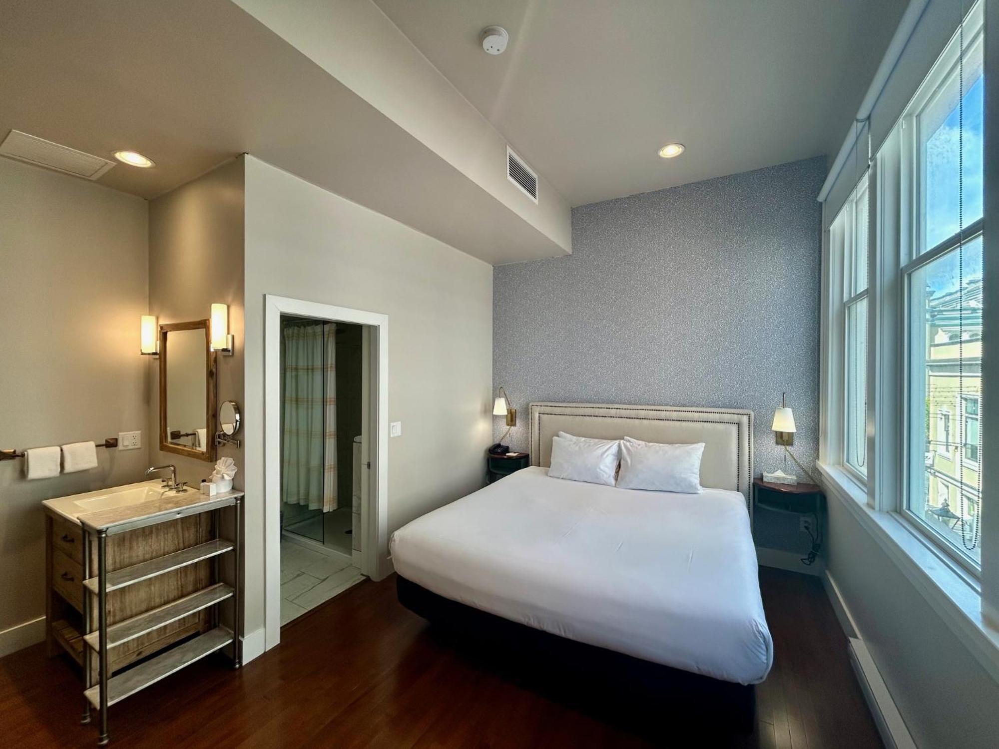 The Bedford Regency Hotel Victoria Ngoại thất bức ảnh